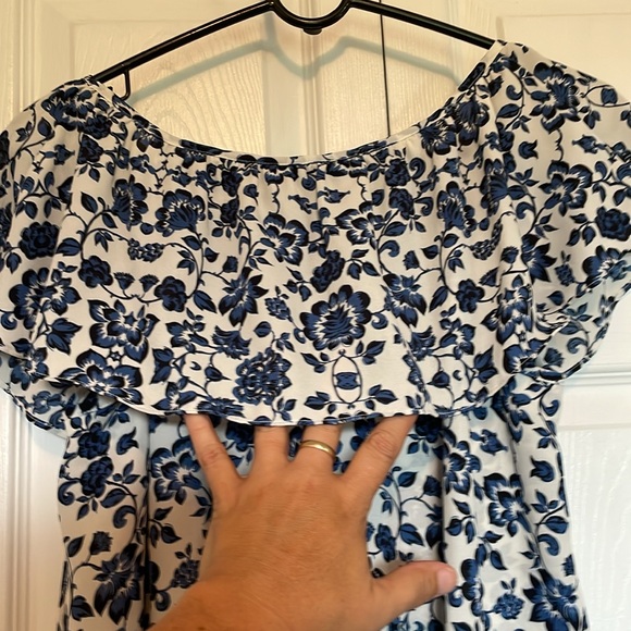 Women’s M Max Edition ruffle top blue/black scoop neck floral lightweight flowy - Picture 9 of 12